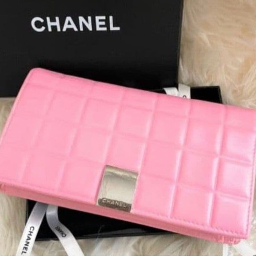 CHANEL Pink Quilted Wallet